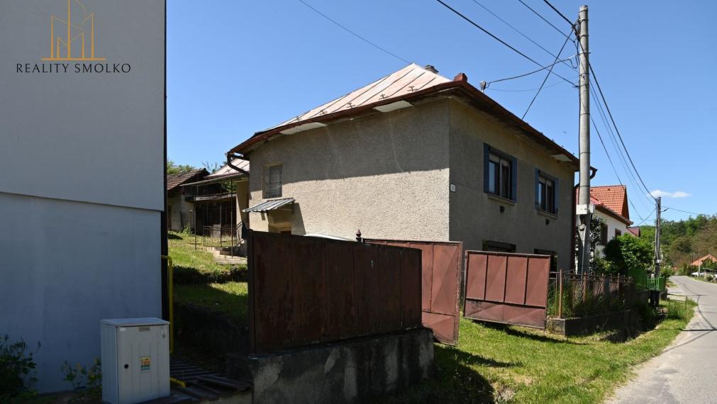 Na predaj - starší rodinný vidiecky dom v Miklušovciach