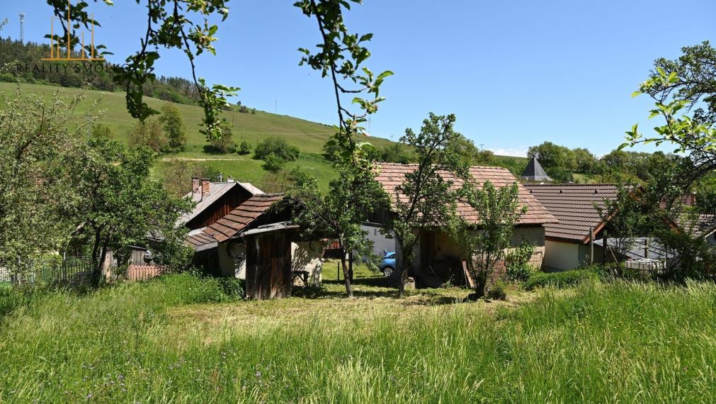 Na predaj - starší rodinný vidiecky dom v Miklušovciach