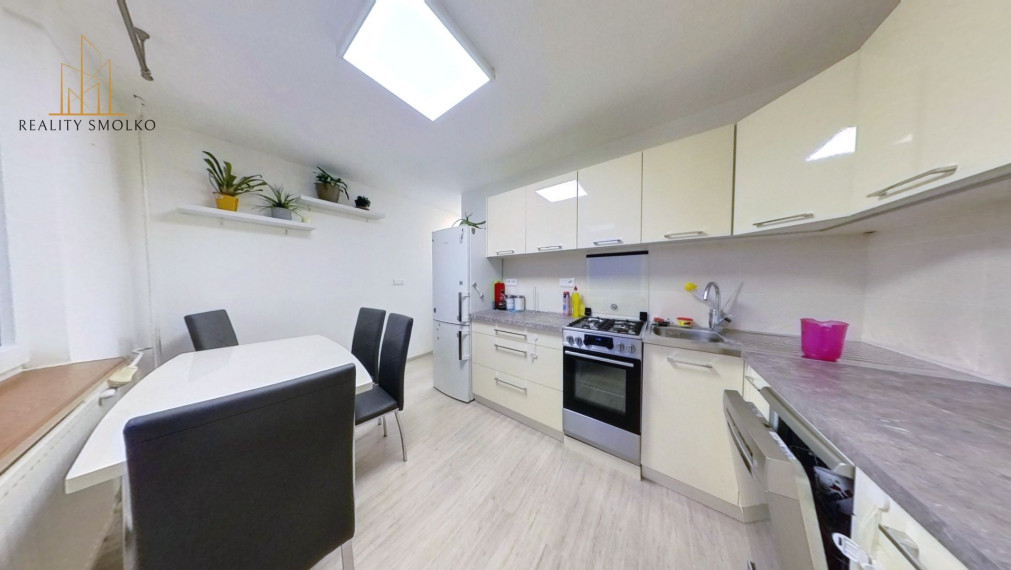 EXKLUZÍVNE - Prenájom 3-izbový byt Sekčov, 75m2, kompletne zariadený.