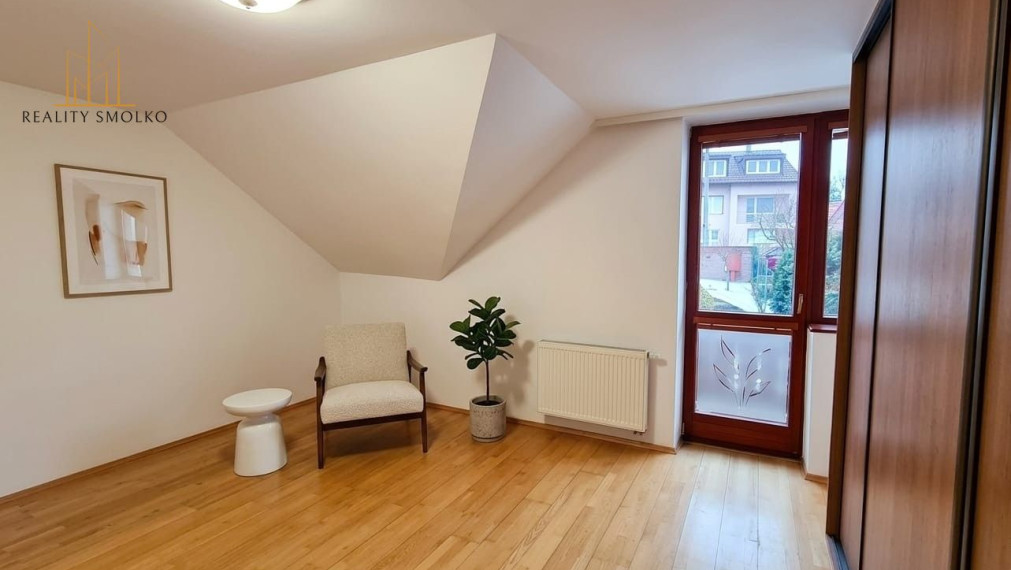 Na predaj RODINNÝ DOM s ďalším BYTOM a samostatným vchodom, pozemok 1001 m²