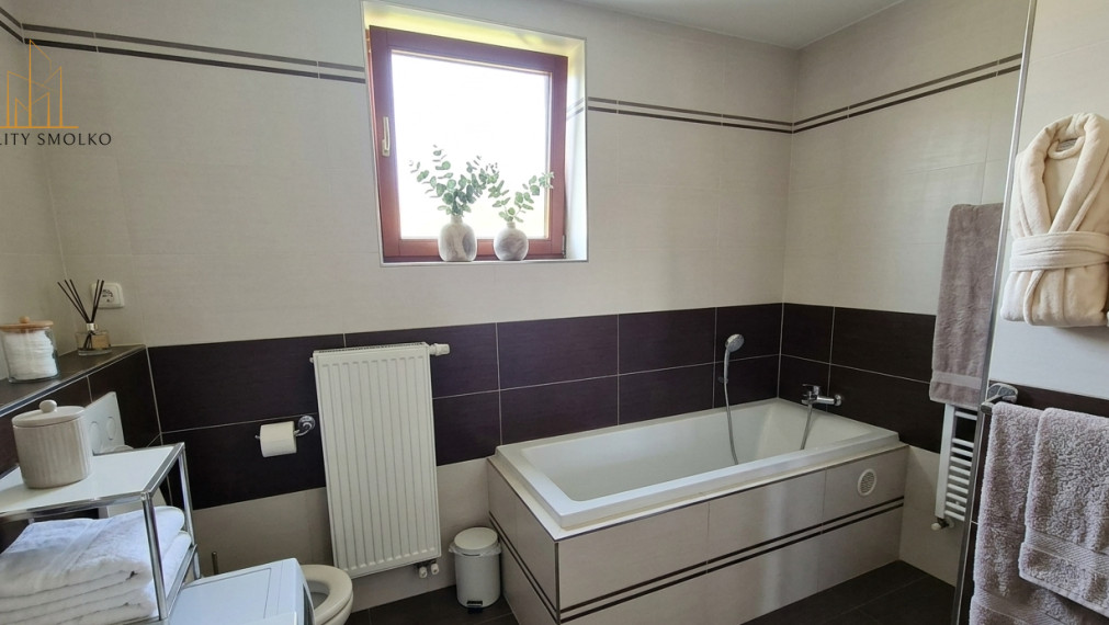 Na predaj RODINNÝ DOM s ďalším BYTOM a samostatným vchodom, pozemok 1001 m²