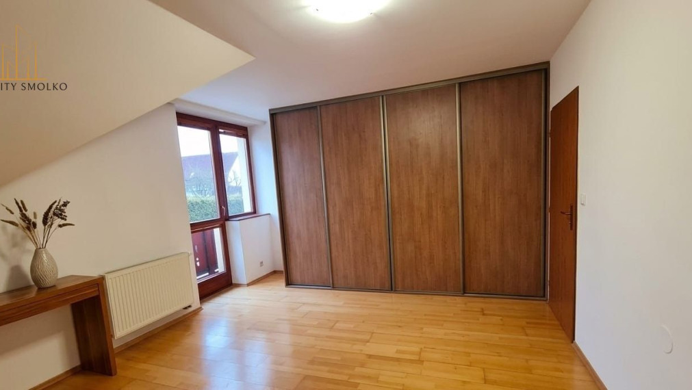 Na predaj RODINNÝ DOM s ďalším BYTOM a samostatným vchodom, pozemok 1001 m²