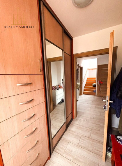 Na predaj RODINNÝ DOM s ďalším BYTOM a samostatným vchodom, pozemok 1001 m²
