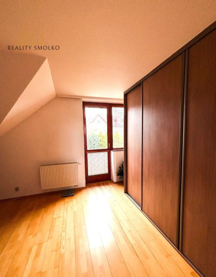 Na predaj RODINNÝ DOM s ďalším BYTOM a samostatným vchodom, pozemok 1001 m²