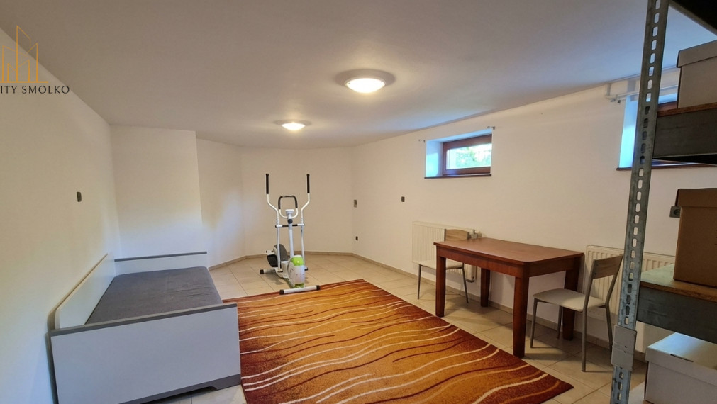 Na predaj RODINNÝ DOM s ďalším BYTOM a samostatným vchodom, pozemok 1001 m²