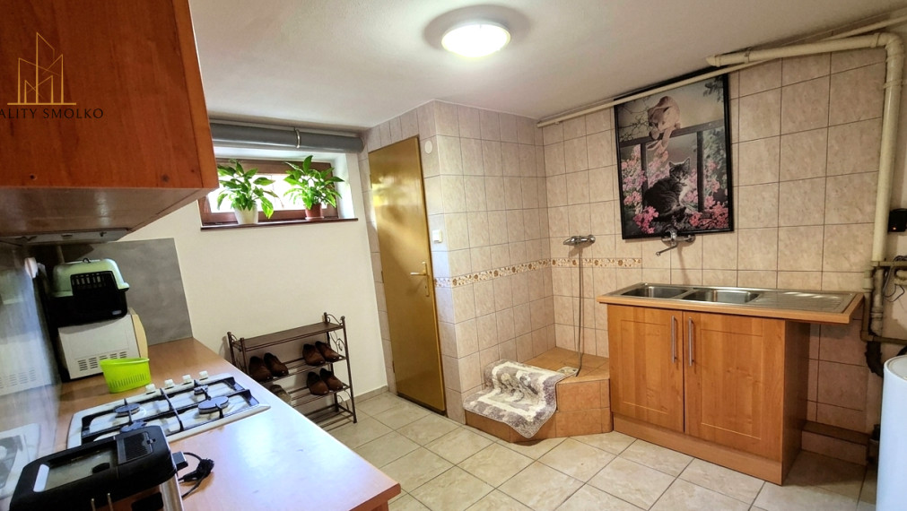 Na predaj RODINNÝ DOM s ďalším BYTOM a samostatným vchodom, pozemok 1001 m²