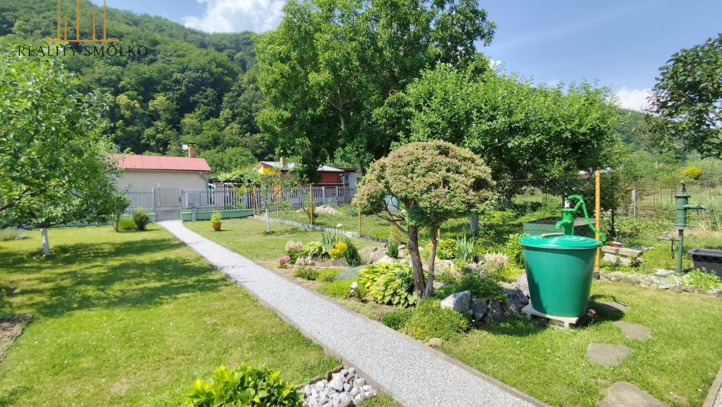 Predám pozemok s čarovnou záhradou a záhradným domčekom