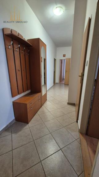 ***REZERVOVANÉ ***Prenájom - 2i  tehlový byt, vlastný parking, 2 x balkón, vlastné kúrenie