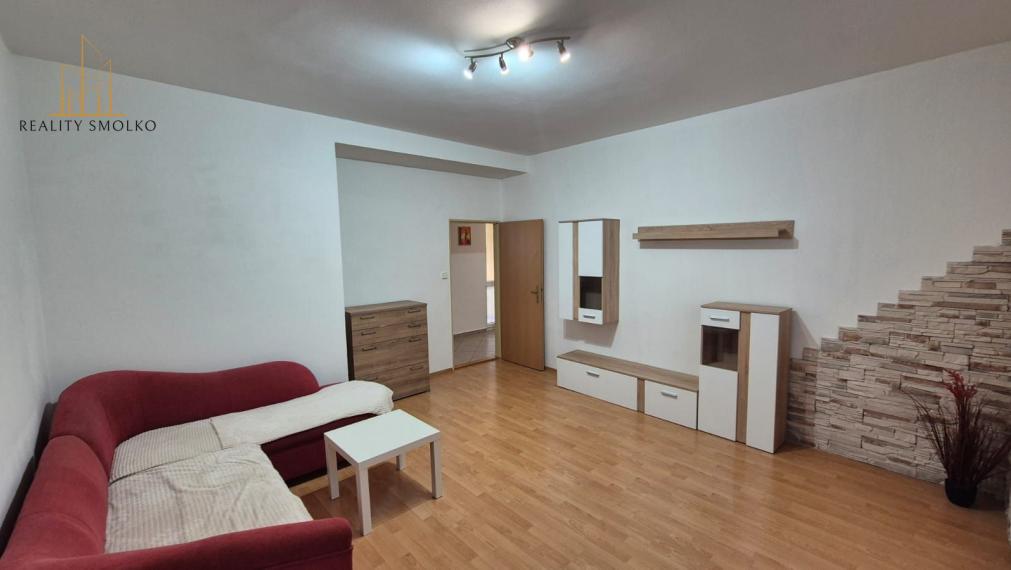 ***REZERVOVANÉ ***Prenájom - 2i  tehlový byt, vlastný parking, 2 x balkón, vlastné kúrenie