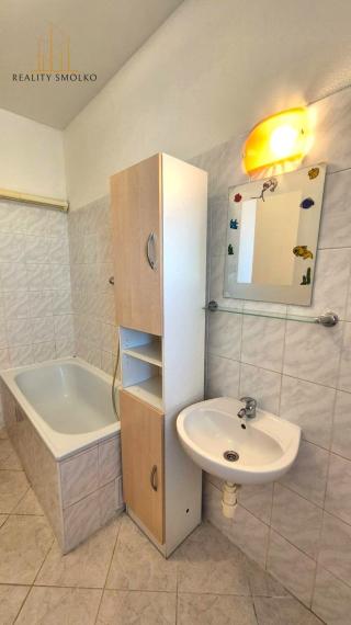 Prenájom - 1,5i  tehlový byt, vlastný parking, balkón, vlastné kúrenie 