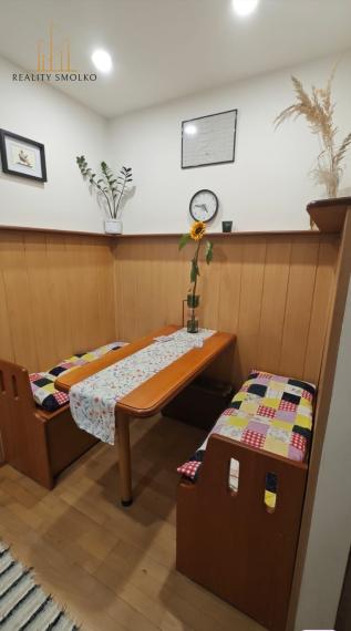 EXKLUZÍVNE - Prenájom 2-izbový byt Veľký Šariš, rekonštruovaný, zariadený.