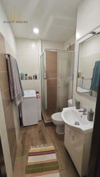 EXKLUZÍVNE - Prenájom 2-izbový byt Veľký Šariš, rekonštruovaný, zariadený.