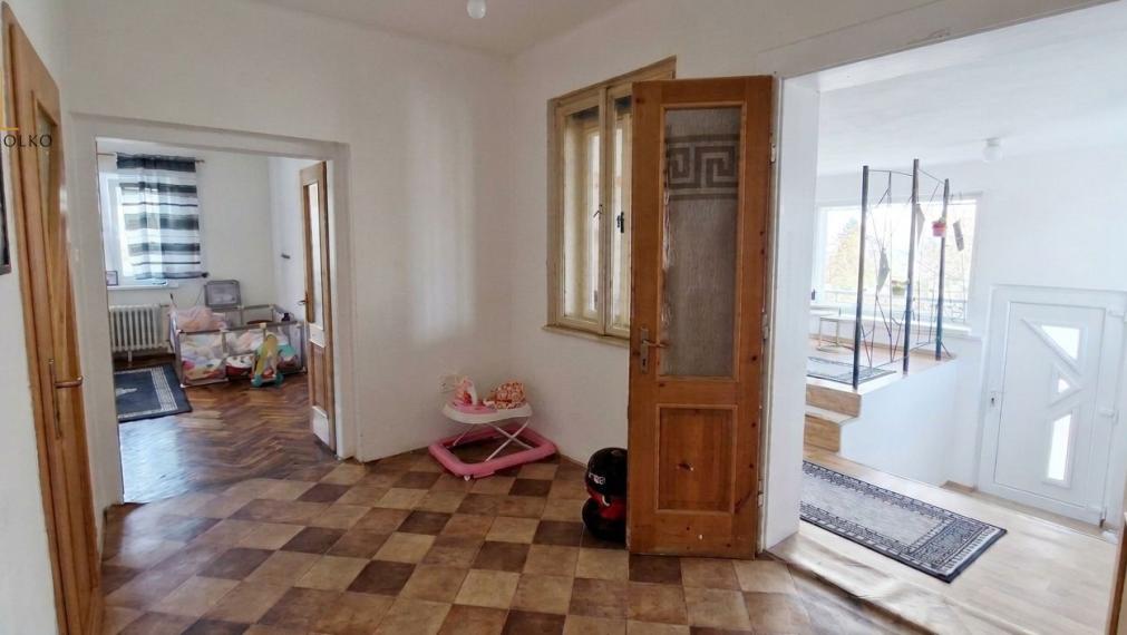 Priestranný 3 izbový rodinný dom v pokojnej časti obce Sečovce