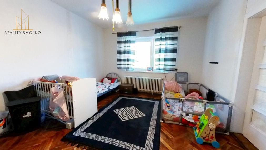 Priestranný 3 izbový rodinný dom v pokojnej časti obce Sečovce