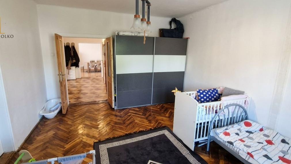 Priestranný 3 izbový rodinný dom v pokojnej časti obce Sečovce