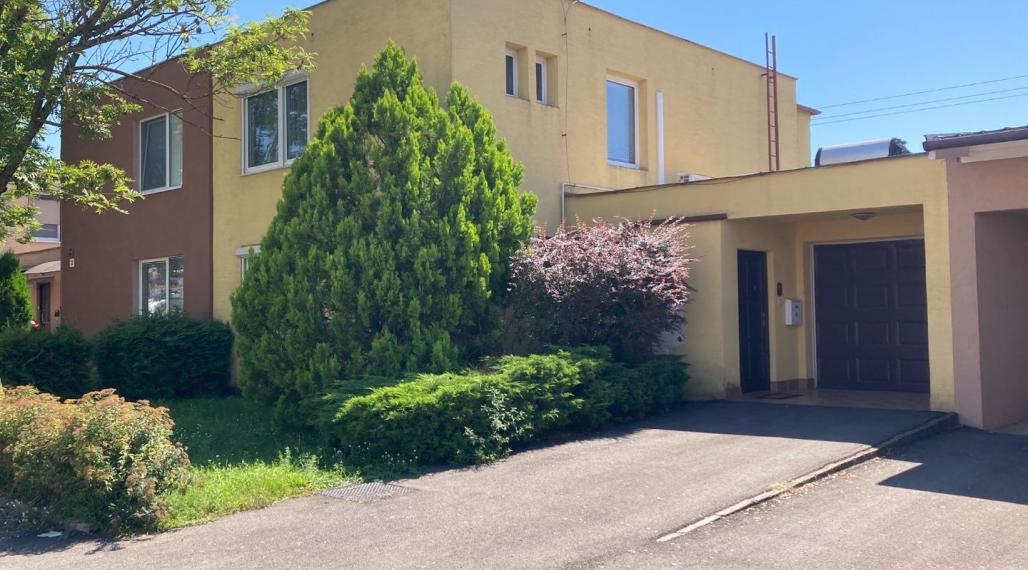 PREDANÉ - Nadštandardný RD s krytým bazénom a VIP vinnou pivnicou s barom len 33km od Košíc- Turňa nad Bodvou