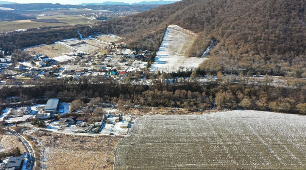 EXKLUZÍVNE NA PREDAJ – VEĽKÝ STAVEBNÝ POZEMOK, VEĽKÝ ŠARIŠ – BARATOKY