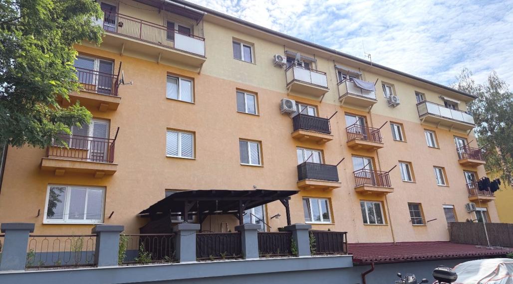 EXKLUZÍVNA PONUKA: Veľký 1-izbový tehlový byt na Wolkerovej ulici v Prešove