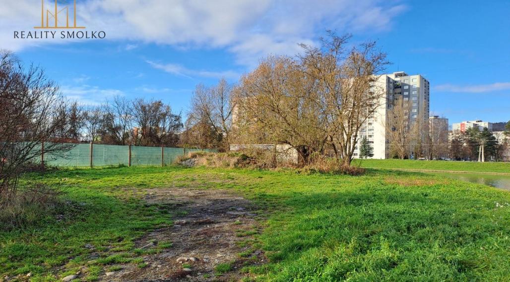 Predaj pozemku v Humennom, 1.271m2 