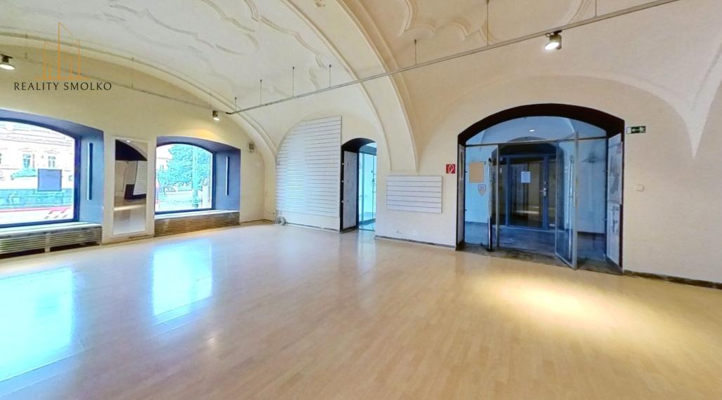 Ponúkame na prenájom komerčné a prevádzkové priestory v absolútnom centre Prešova.