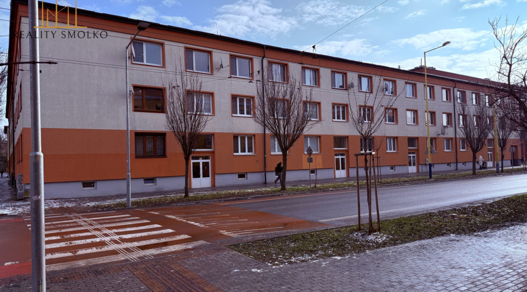 EXKLUZÍVNE: Priestranný 2-izbový tehlový byt pri PU – Širšie centrum Prešova