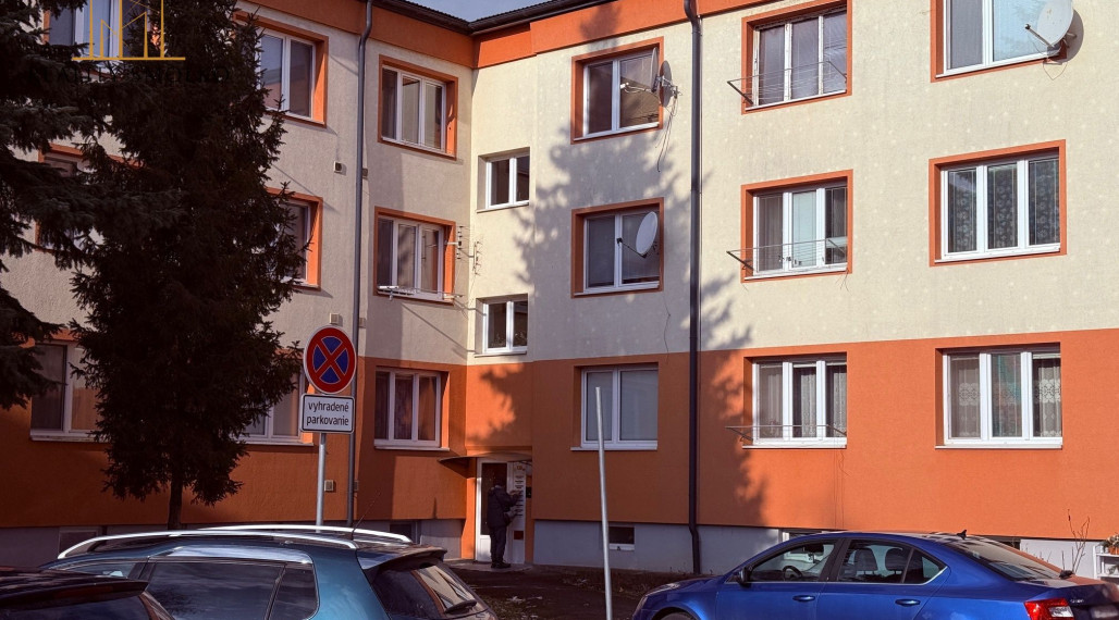 REZERVOVANÉ !!!  EXKLUZÍVNE: Priestranný 2-izbový tehlový byt pri PU – Širšie centrum Prešova