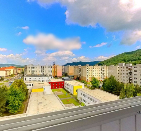 Prenájom 1-izbový byt s loggiou v Humennom.