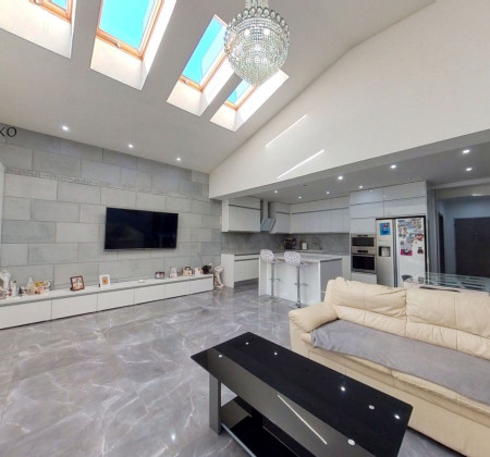 Predaj modernej polyfunkčnej budovy - novostavba v meste Snina.