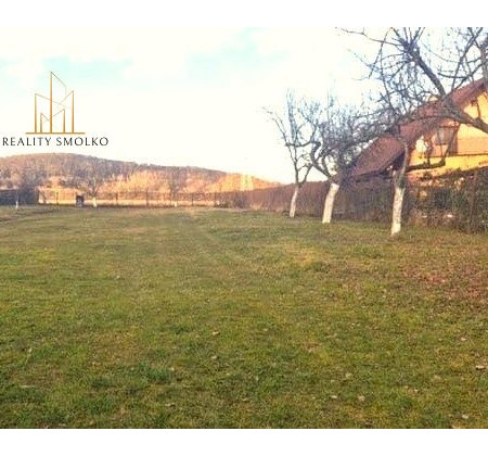 POZEMOK NA VÝSTAVBU RD V OBCI ZÁMUTOV, 1690 m²