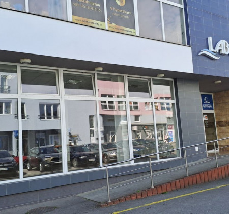 Prenájom obchodného priestoru v centre mesta  Humenné