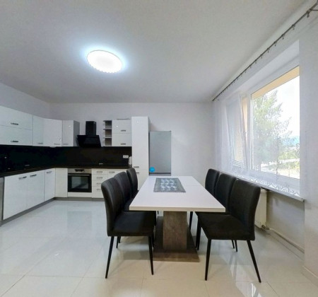 Prenájom 4-izbový byt s 2 balkónmi, Prešov.