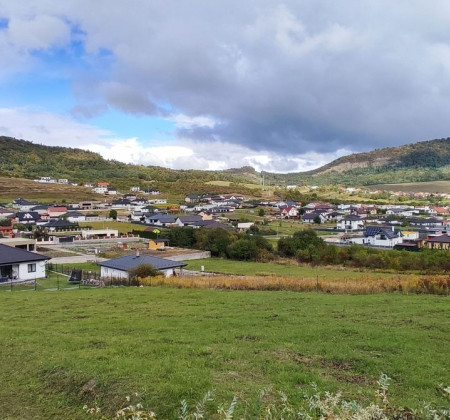 EXKLUZÍVNE - Na predaj veľký pozemok v obci Fintice.