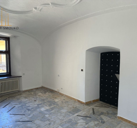 Exkluzívny prenájom kancelárskeho priestoru – historická budova, Hlavná ulica, Prešov