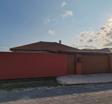 Dom bez jediného schodu + letná kuchyňa — Teriakovce pri Prešove