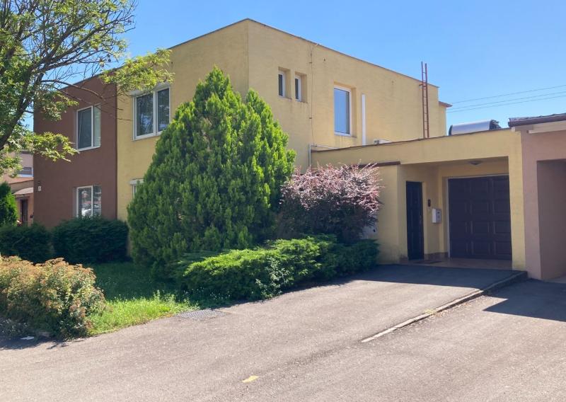 PREDANÉ - Nadštandardný RD s krytým bazénom a VIP vinnou pivnicou s barom len 33km od Košíc- Turňa nad Bodvou