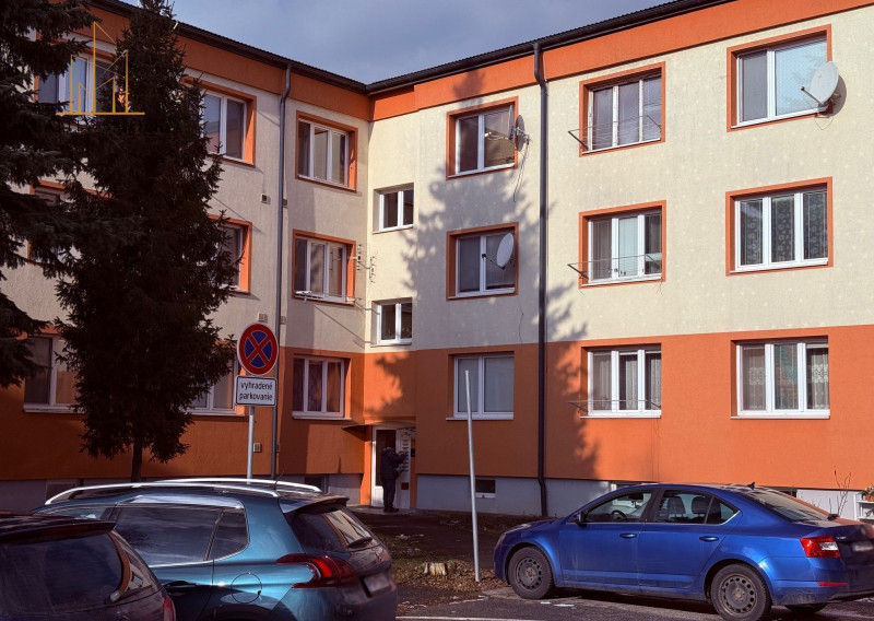 PREDANÉ !!!  EXKLUZÍVNE: Priestranný 2-izbový tehlový byt pri PU – Širšie centrum Prešova